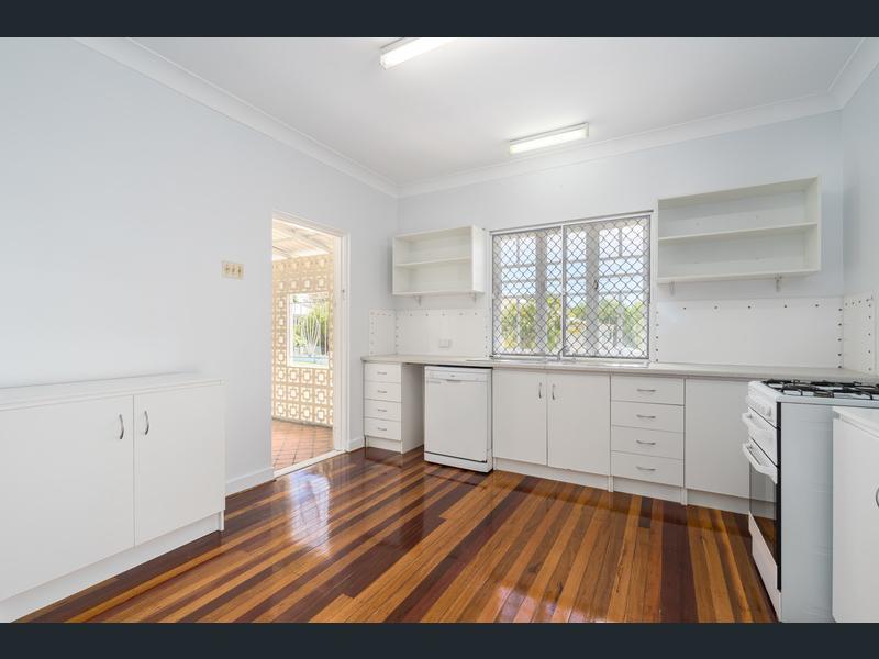 Charming & convenient 3 bedroom 11