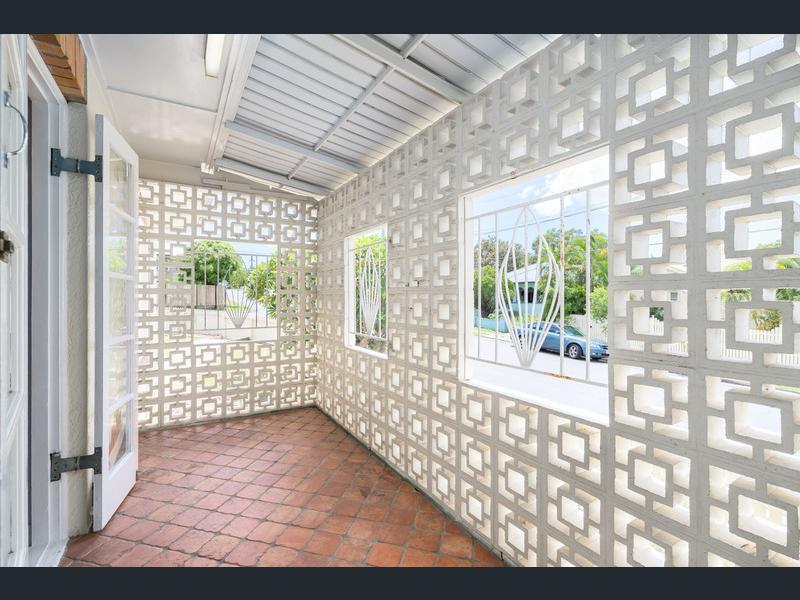 Charming & convenient 3 bedroom 13