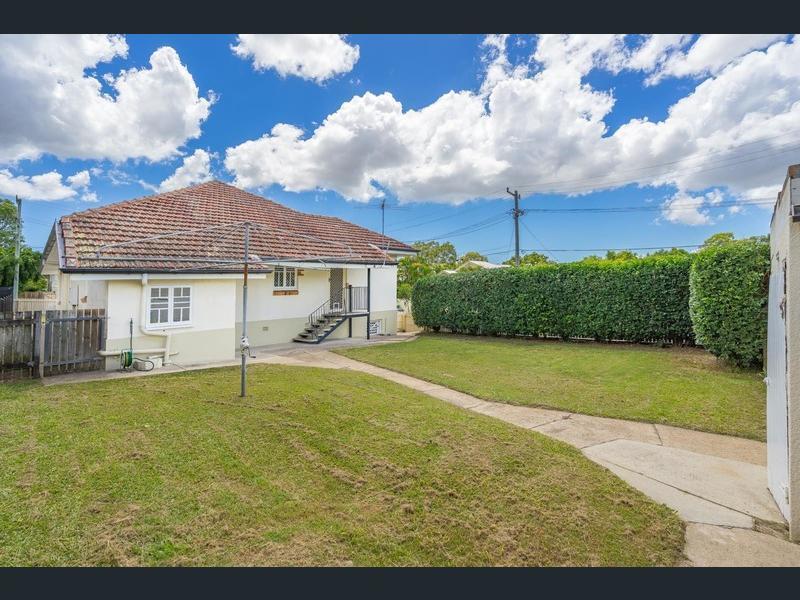 Charming & convenient 3 bedroom 15