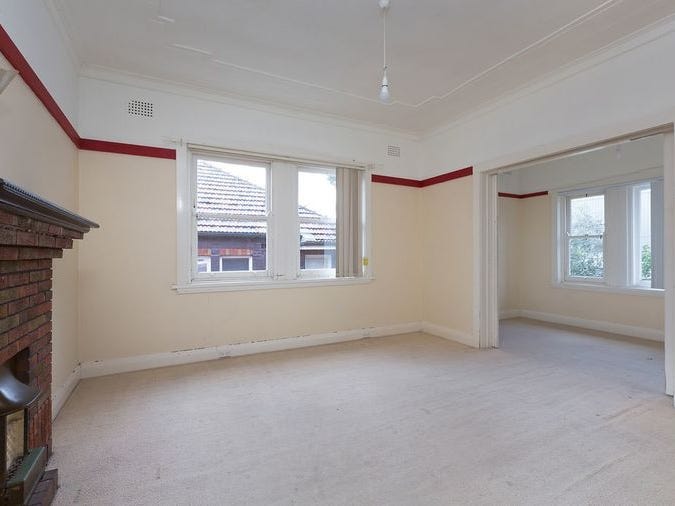 UNRENOVATED ART DECO APARTMENT 2