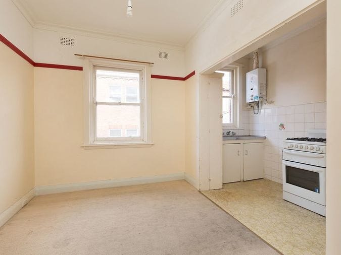 UNRENOVATED ART DECO APARTMENT 3