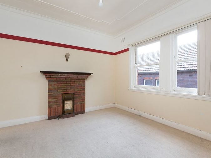 UNRENOVATED ART DECO APARTMENT 4