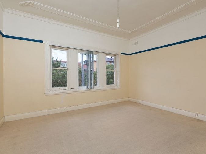 UNRENOVATED ART DECO APARTMENT 5