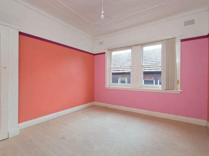 UNRENOVATED ART DECO APARTMENT 6
