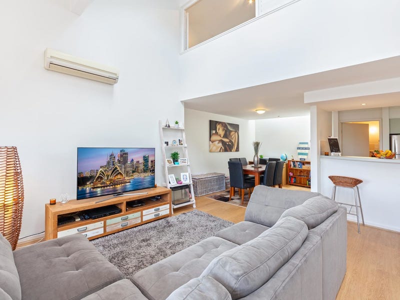 Enviable, quiet, convenient location, modern, 5