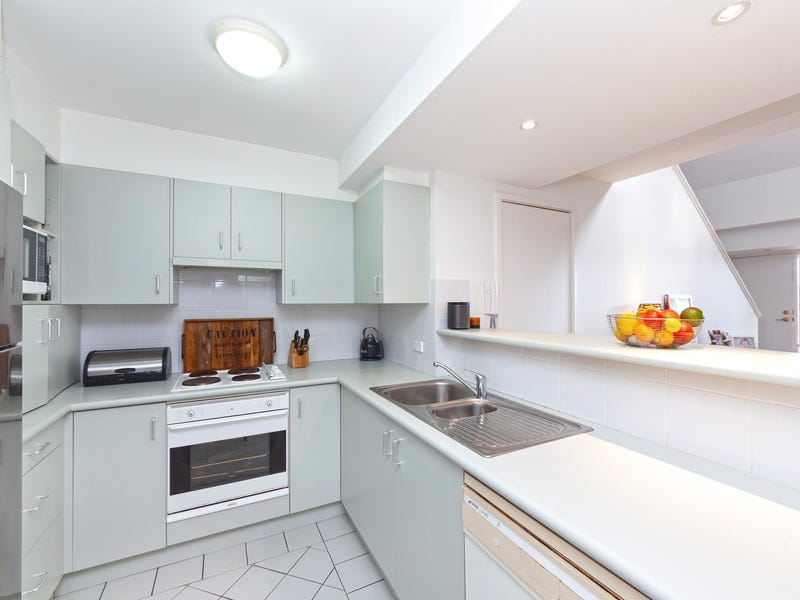 Enviable, quiet, convenient location, modern, 7