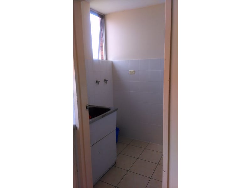 Toowong unit 2/33 Jephson st 5