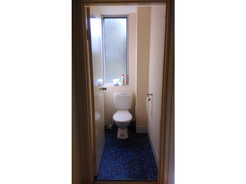 Toowong unit 2/33 Jephson st 7