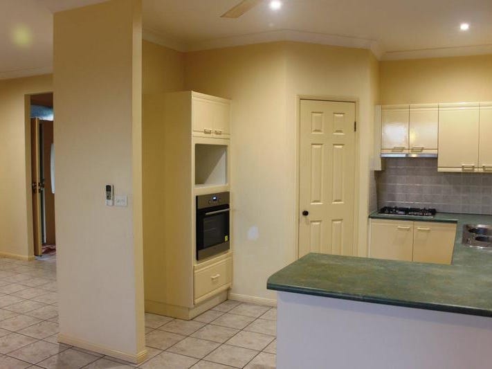 Large 4 Bed elevated home 8