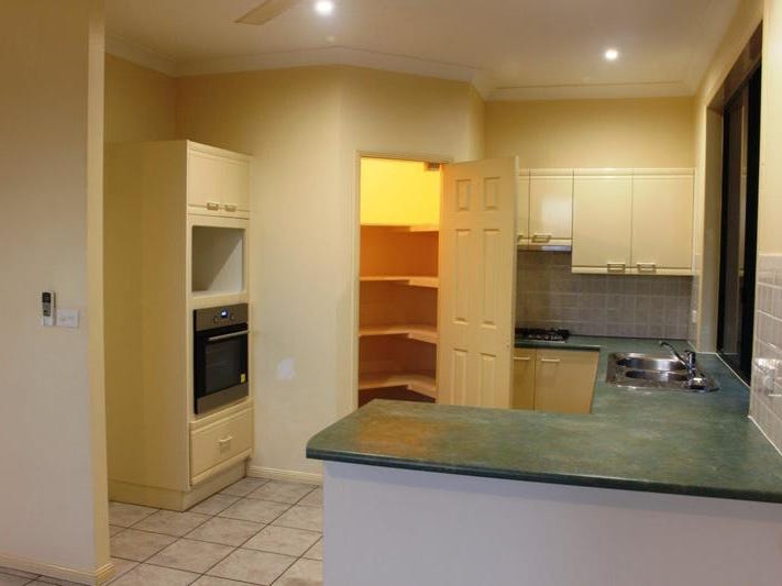 Large 4 Bed elevated home 9