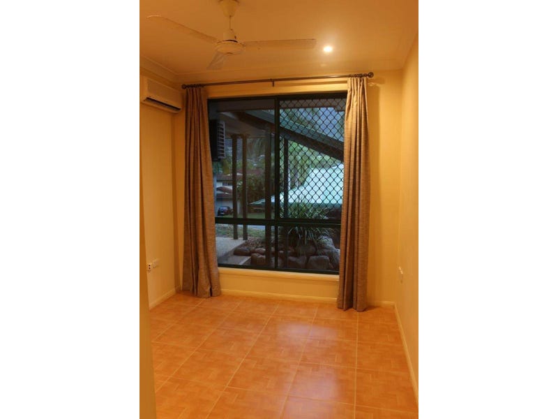 Large 4 Bed elevated home 10
