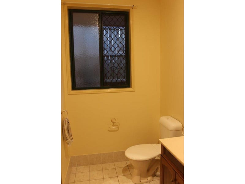 Large 4 Bed elevated home 13