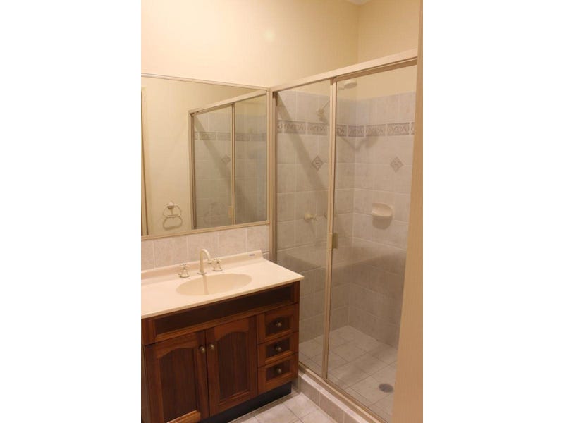 Large 4 Bed elevated home 14