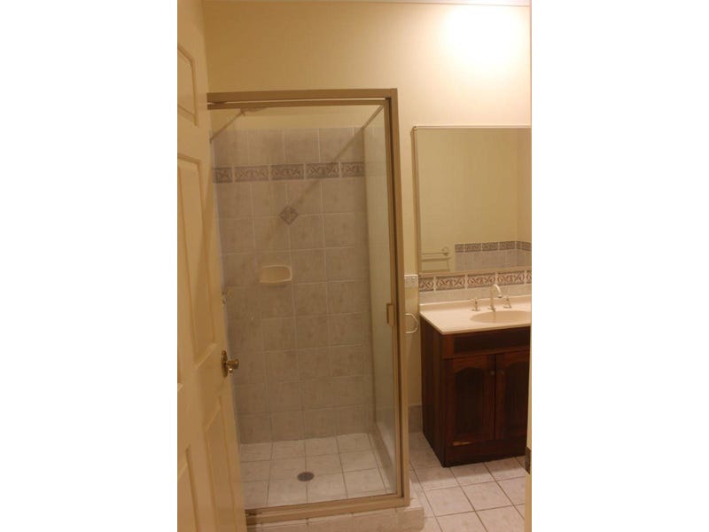 Large 4 Bed elevated home 18