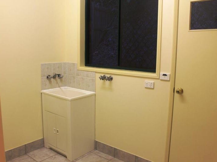 Large 4 Bed elevated home 20