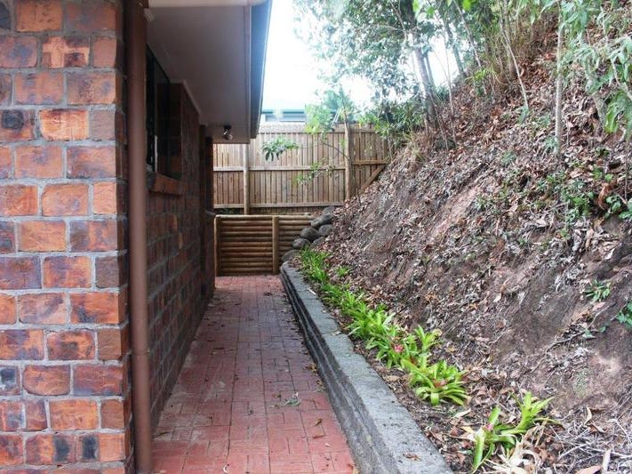 Large 4 Bed elevated home 26
