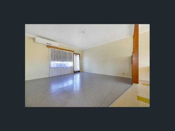 SPACIOUS 2 BEDROOM UNIT 2