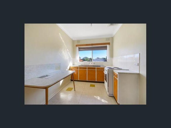 SPACIOUS 2 BEDROOM UNIT 4