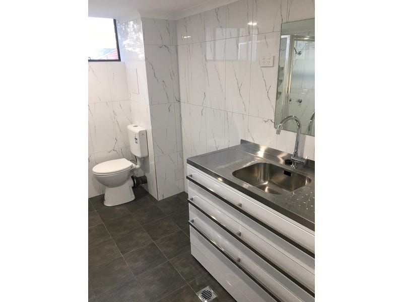 Modern Renovated 2 Bedroom Unit 10