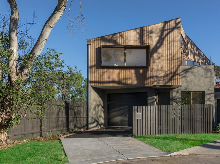 Architectural Designed, Pristine Style, Parkland Setting