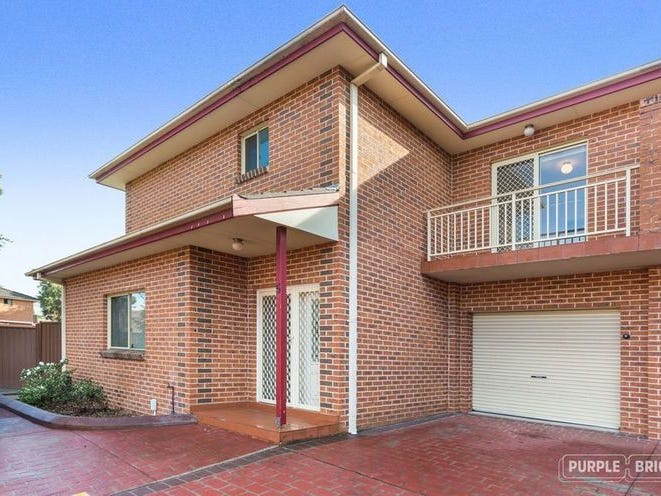 3 BEDROOM TOWNHOUSE, GREAT LOCATION