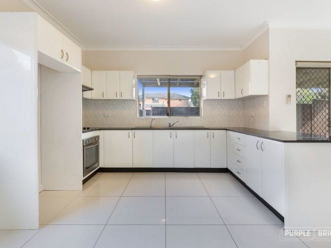 3 BEDROOM TOWNHOUSE, GREAT LOCATION 2