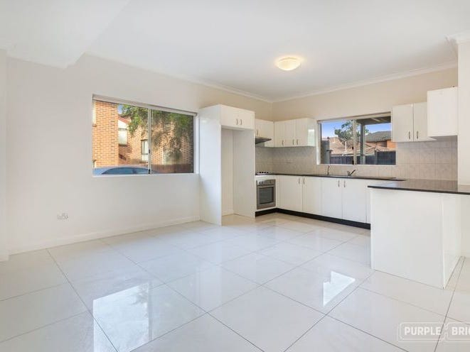3 BEDROOM TOWNHOUSE, GREAT LOCATION 6
