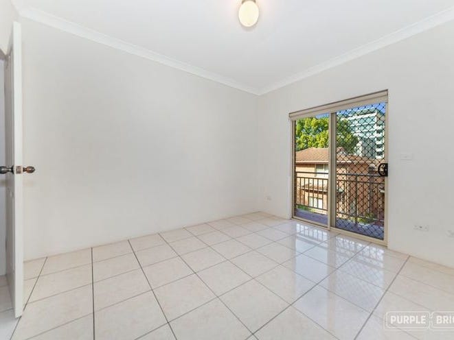 3 BEDROOM TOWNHOUSE, GREAT LOCATION 7