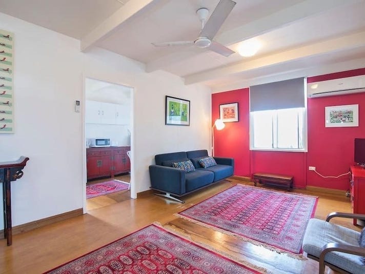 Bright 2 bedroom Bangalow cottage 2