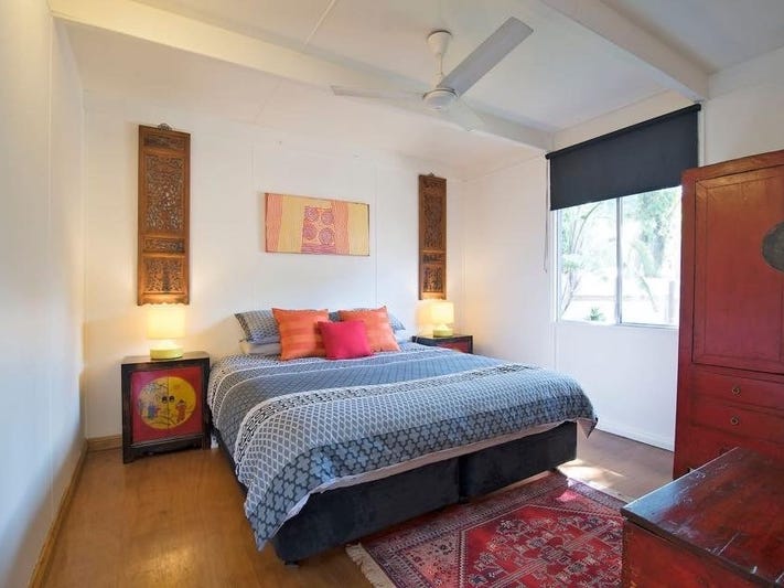 Bright 2 bedroom Bangalow cottage 3