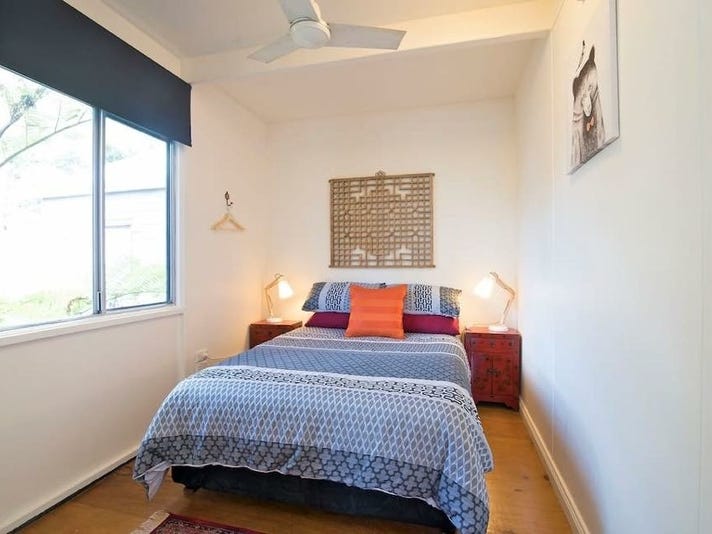 Bright 2 bedroom Bangalow cottage 4