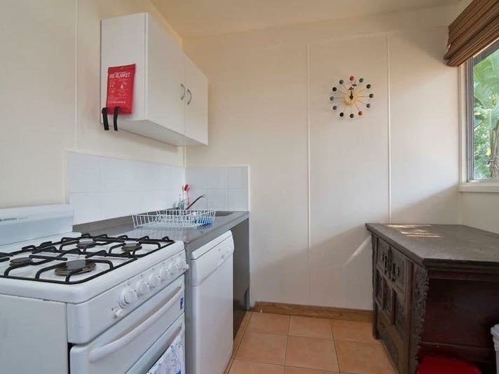 Bright 2 bedroom Bangalow cottage 6