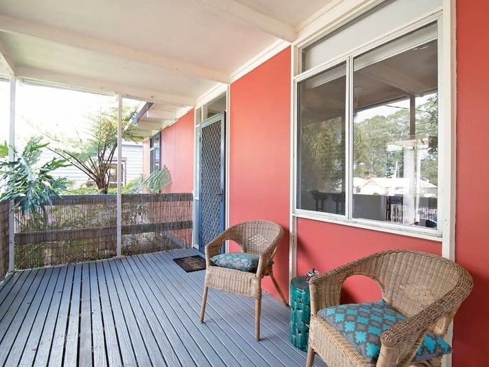 Bright 2 bedroom Bangalow cottage 9