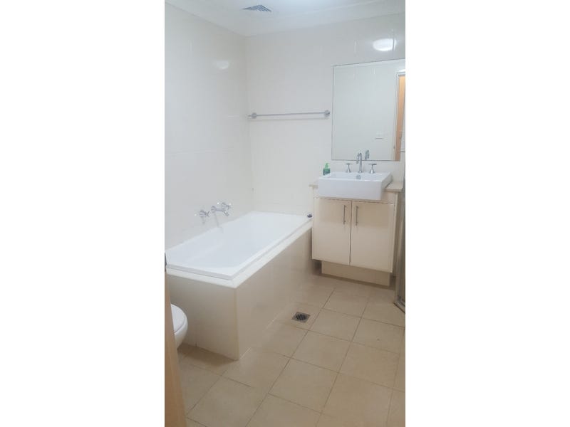 Modern 2 bedroom 2 bathroom 8