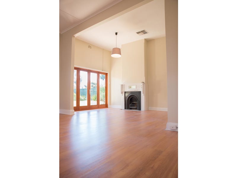Beautifully renovated 3 bedroom 2 bathroom, short stroll to semaphore road and minutes to the beach