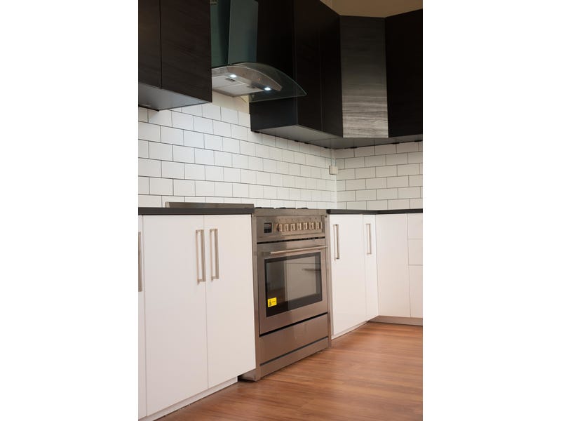 Beautifully renovated 3 bedroom 2 2
