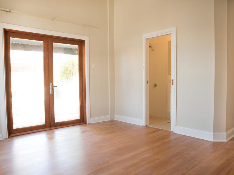 Beautifully renovated 3 bedroom 2 3