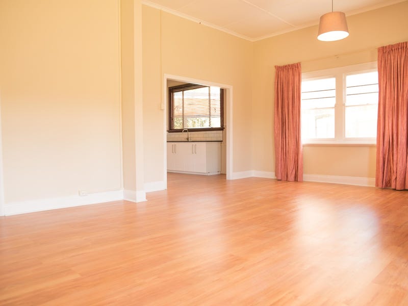 Beautifully renovated 3 bedroom 2 5