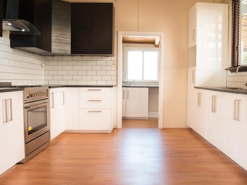 Beautifully renovated 3 bedroom 2 6