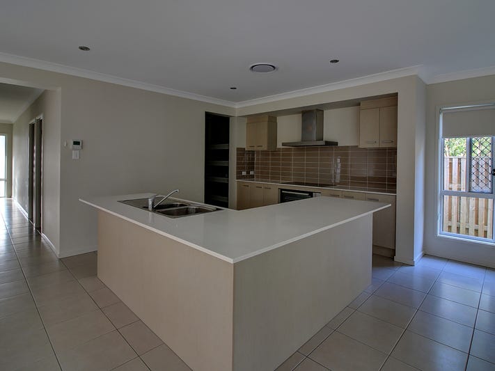 Large 4 Bedroom Family Home 4
