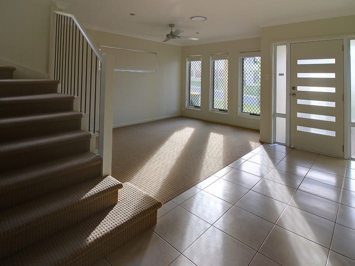 Large 4 Bedroom Family Home 9