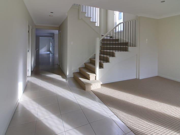 Large 4 Bedroom Family Home 10