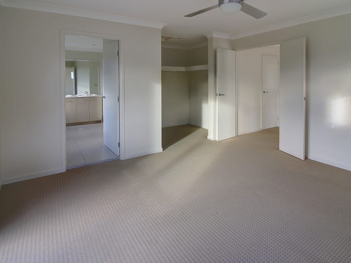 Large 4 Bedroom Family Home 12