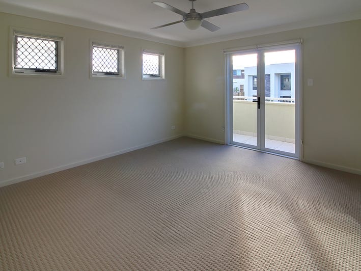 Large 4 Bedroom Family Home 13