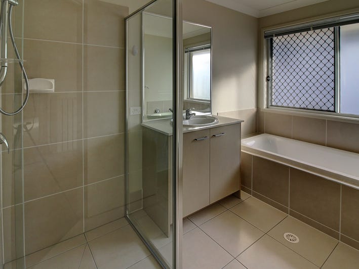 Large 4 Bedroom Family Home 14