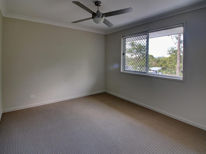 Large 4 Bedroom Family Home 15
