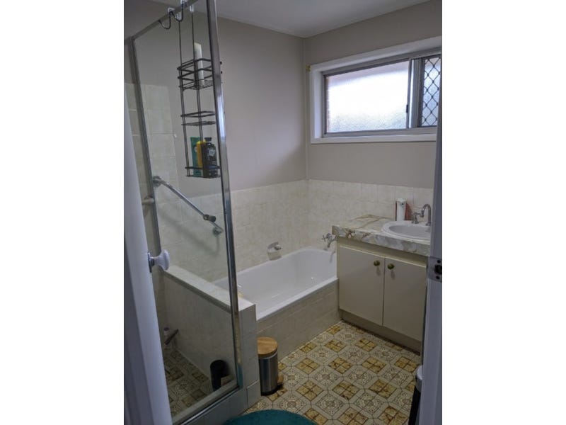 Conveniently Located House in Aspley 11