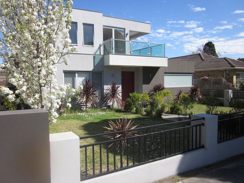 SIMPLY THE BEST. Modern, stunning design. Polished floorboards throughout.