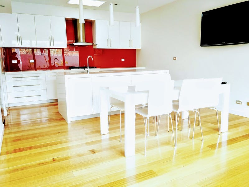 SIMPLY THE BEST. Modern, stunning 2