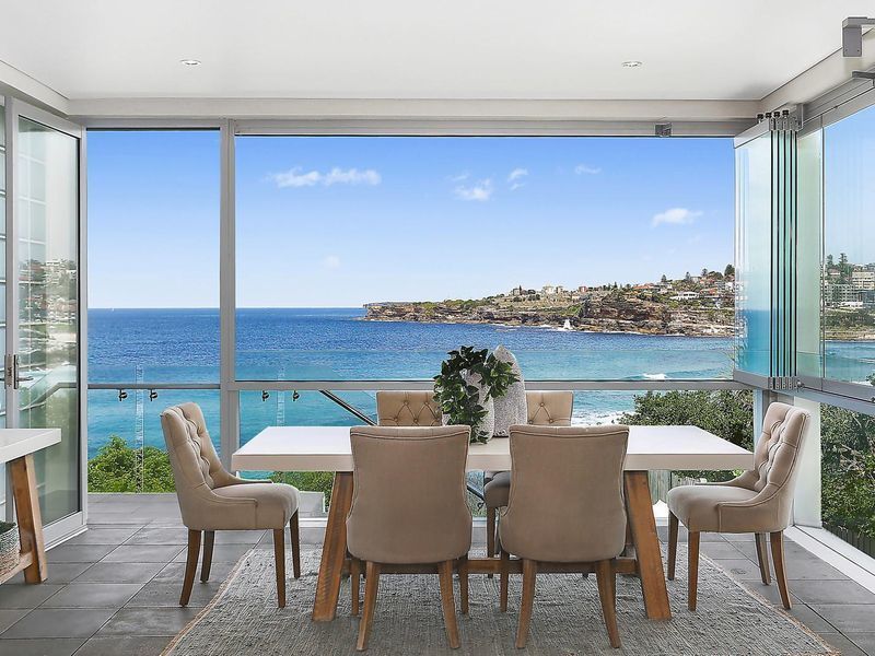 Absolute beach front apartment!!!